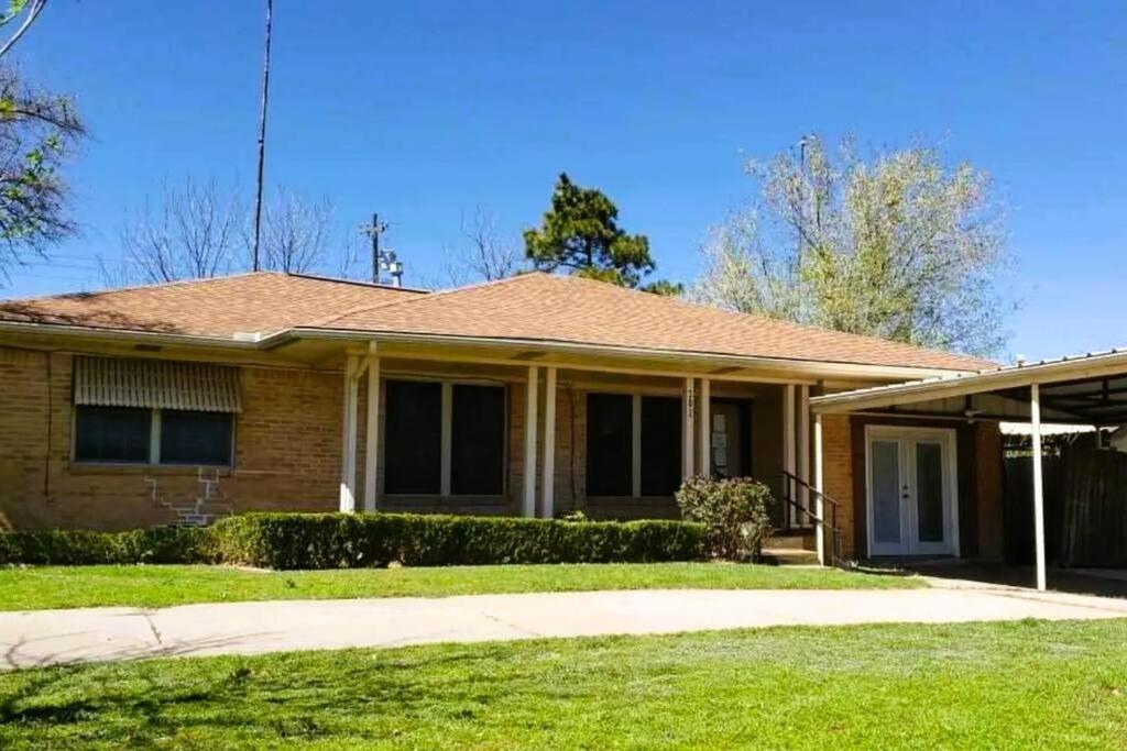 Spacious Lawton Escape With Game Room Near Fort Sill Sleeps 6 Bagian luar foto